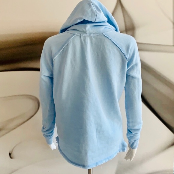 Lightweight Pale Blue Hoodie (S) - Picture 4 of 11